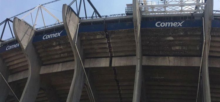 El Estadio Azteca sufrió una grieta en una de sus tribunas