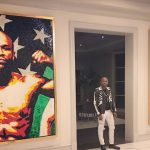 Floyd Mayweather tiene un mural de Conor McGregor en su nueva mansión