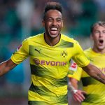 Aubameyang presume su nuevo coche