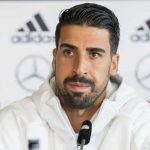 Bonito gesto de Khedira con niños pobres