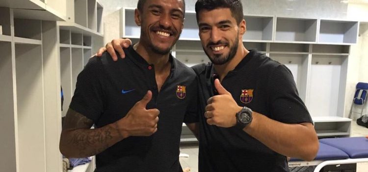 Suárez felicitó a Paulinho por su primer gol con el Barcelona