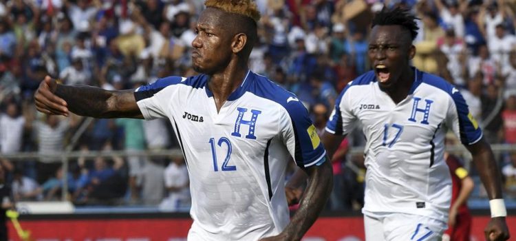 Pinto viaja a Costa Rica con nueve bajas para juego eliminatorio