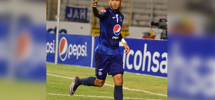 "Chino" Discua marca su gol 50 con Motagua
