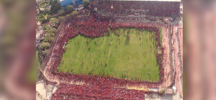 Una multitud de aficionados obliga a suspender el entrenamiento del Al Ahly
