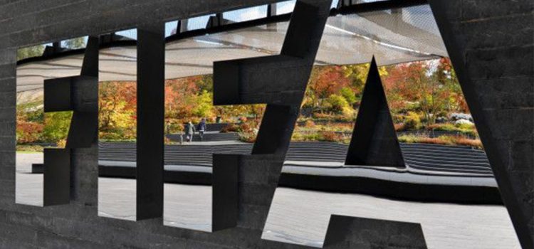La FIFA inhabilitó de por vida a tres dirigentes