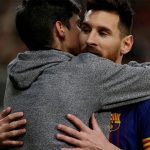 El fanático griego que abrazó y besó a Messi
