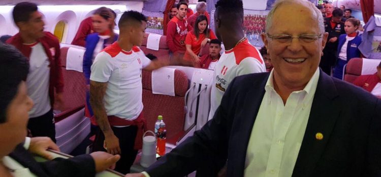 Selección de Perú despedida por el presidente al partir hacia Nueva Zelanda
