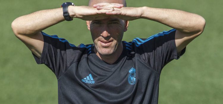 Real Madrid buscará "nueve" en enero