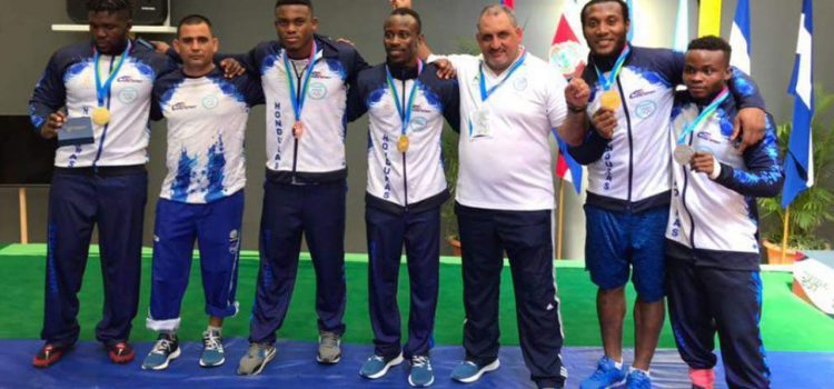 Luchadores hondureños ganan oro en Juegos Centroamericanos