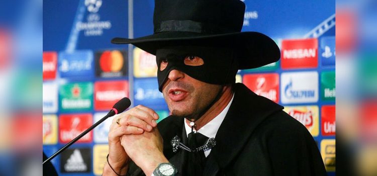 Técnico del Shakhtar aparece vestido de "El Zorro"