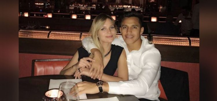 Alexis Sánchez y su novia vivirán juntos en Manchester