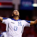 Eddie Hernández se viste de amarillo