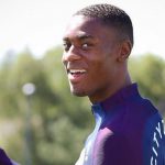 Futbolista compra mansión de 2 millones de libras sin haber debutado en la Premier