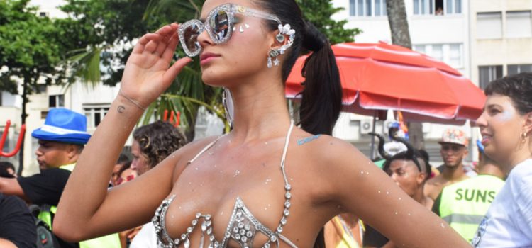 El sensual disfraz de la novia de Neymar para el Carnaval de Brasil