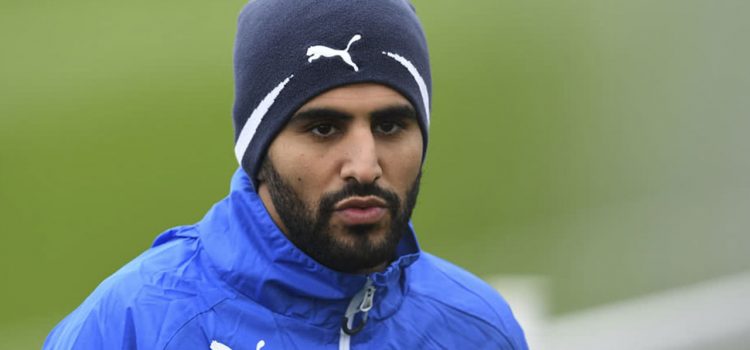 Mahrez molesto con el Leicester por negarle la salida al City