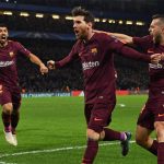 Messi e Iniesta rescatan el partido en Londres