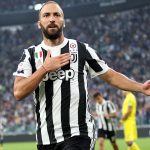 Higuaín reveló en sus botines el nombre de su hija