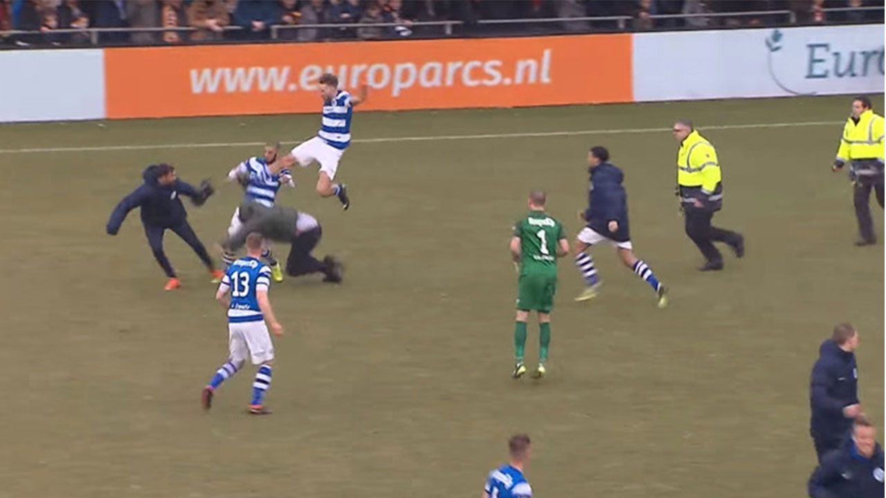 VIDEO ¡Fanáticos contra jugadores! Batalla campal en Holanda Sporthiva Online