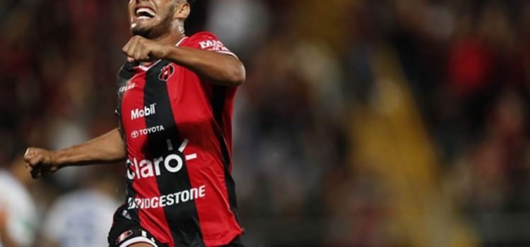 Alex López marca su primer gol con Alajuela