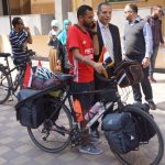 Egipcio se va en bicicleta al Mundial
