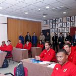 Denuncian curso de entrenadores de Xavi y Raúl