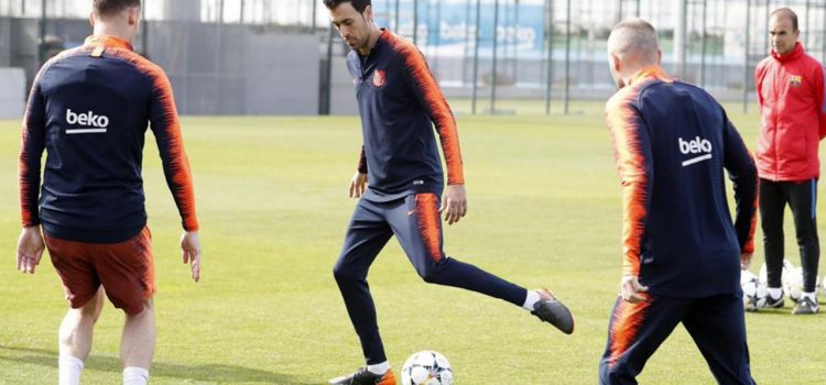 Busquets vuelve a entrenar con el Barça antes del partido ante la Roma