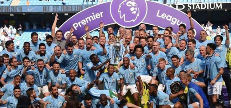 Manchester City festeja el título con su afición