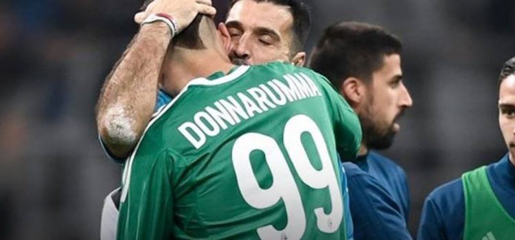 Buffon consoló a Donnarumma tras sus errores en la Copa Italia