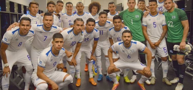 Salvadoreños agradecen a futbolistas hondureños por apoyar '"protesta"