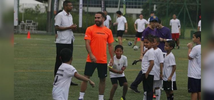 Madridista Dani Carvajal comparte conocimientos de fútbol con niños panameños