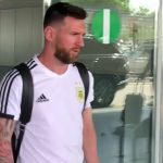 En soledad y en silencio, así fue la llegada de Messi a Barcelona (VÍDEO)