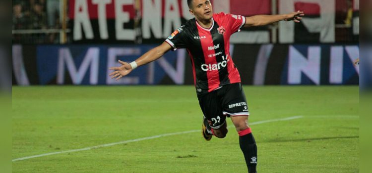 Alajuelense pierde a Roger Rojas por dos semanas