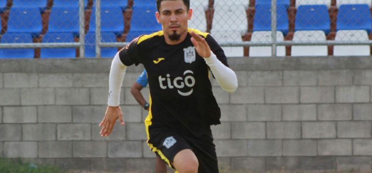 Platense quiere fichar al salvadoreño David Rugamas