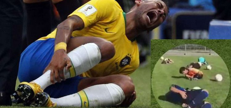 Niños imitan a Neymar fingiendo faltas