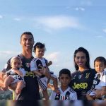 La foto familiar de Cristiano con el uniforme de la Juventus