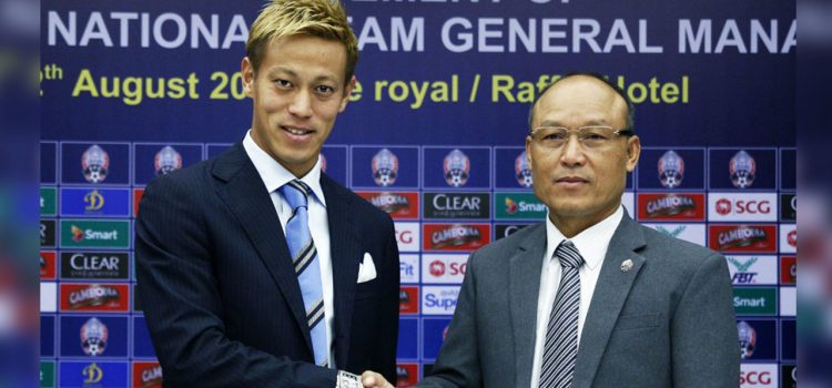 Sin retirarse del fútbol Keisuke Honda será técnico de la selección de Camboya