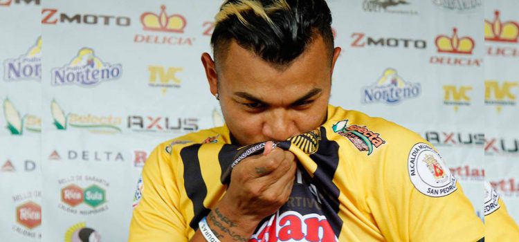 Mario Martínez rechaza la opción de jugar con Alajuelense