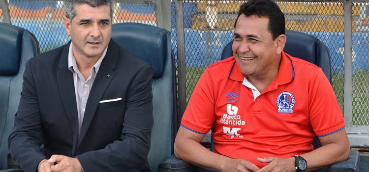 Diego Vázquez no le ha ganado un clásico a Nahún Espinoza