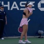 Polémica: Sancionan a tenista por cambiarse la camiseta (VÍDEO)