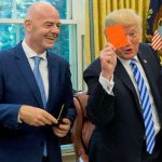 FIFA le enseña a Donald Trump a sacarle la tarjeta roja a los periodistas (VÍDEO)