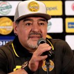 Maradona en su presentación: «Dorados, como un hijo en mis brazos»