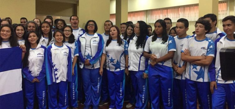 Presidente Hernández juramenta atletas que participarán en Juegos Codicader