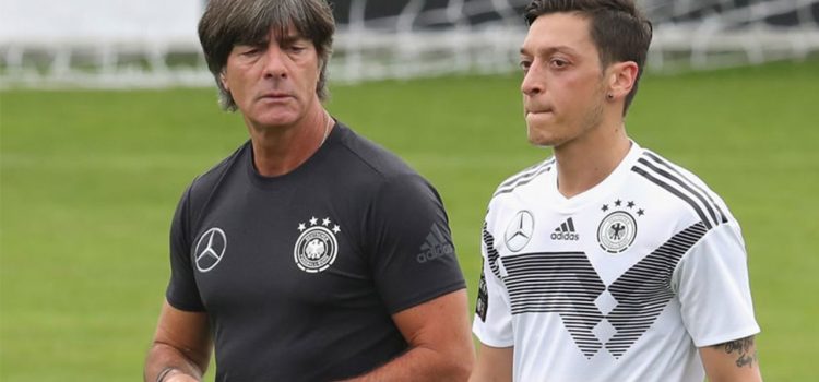 Arsenal prohíbe entrada a Joachim Löw para hablar con Mesut Özil