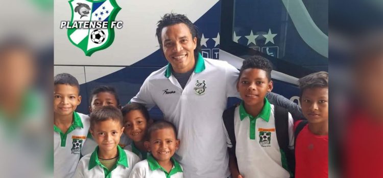 "Rambo" de León: "Al fútbol hondureño solo paquetes llegan"