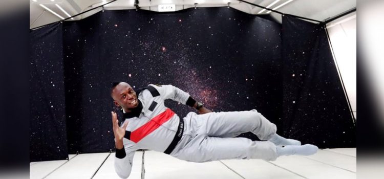 Usain Bolt corre en un avión sin gravedad