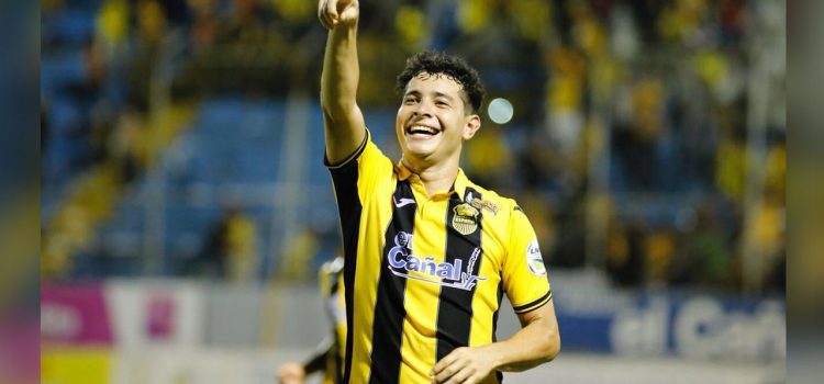 Jhow Benavídez marca su gol 16 en Liga Nacional