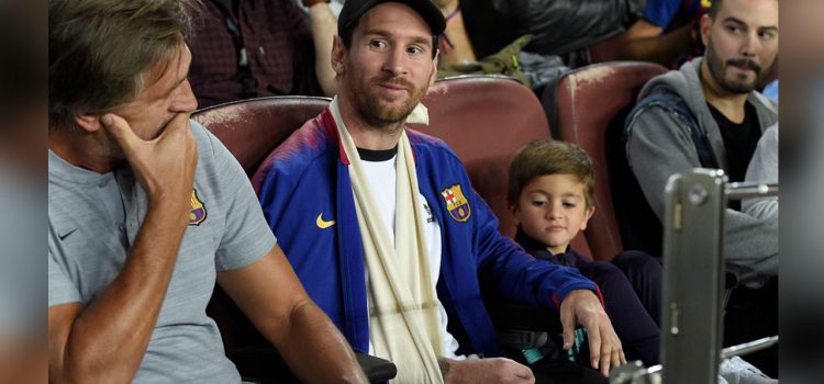 Messi, con su hijo, en la grada del Camp Nou