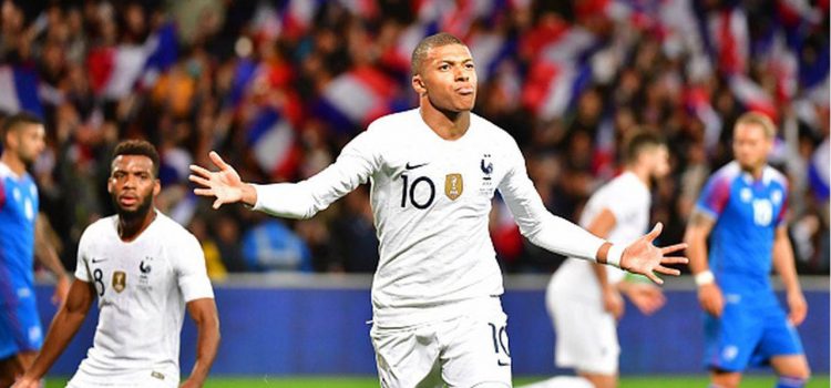 Mbappé salva el honor de Francia ante Islandia