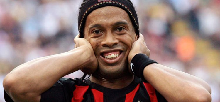 Retiran pasaporte a Ronaldinho por no pagar multa