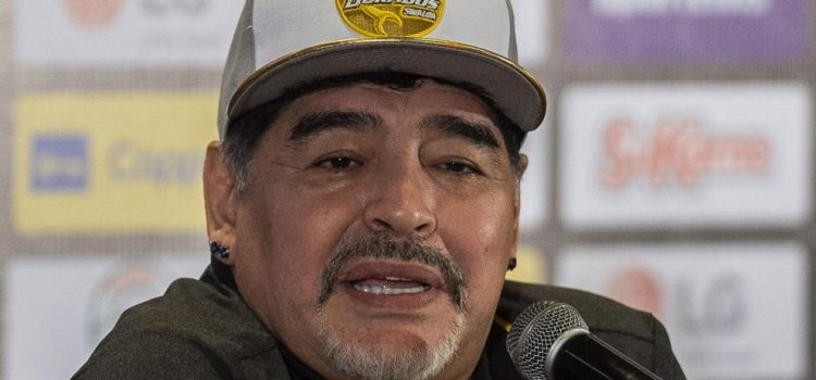 Operan a Diego Armando Maradona por un sangrado estomacal